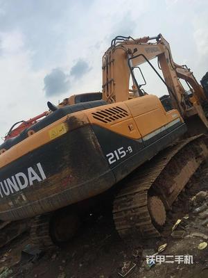 現(xiàn)代R215-9挖掘機(jī)