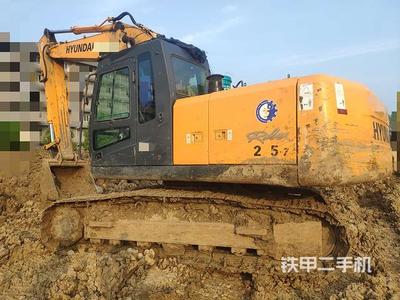 現(xiàn)代R215-7挖掘機